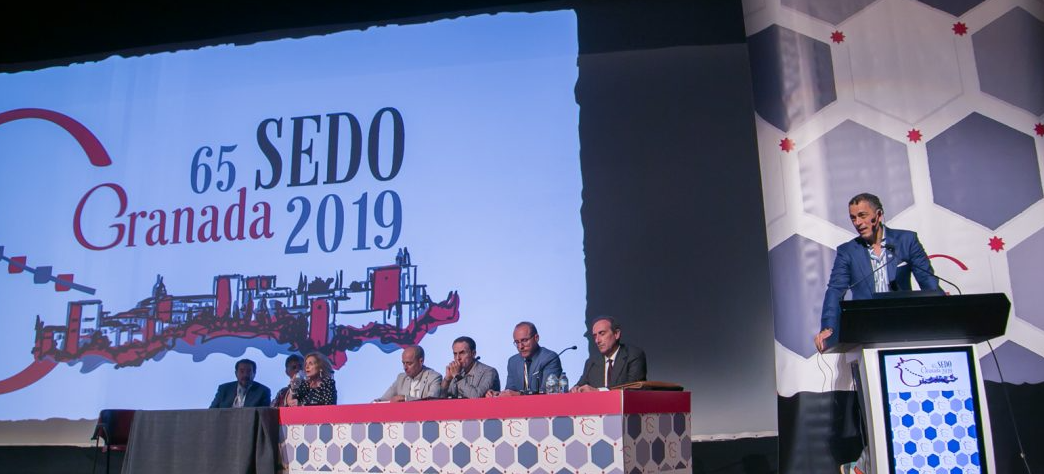 El Dr. Ojeda Perestelo presenta el programa preliminar del Congreso Nacional de la SEDO que presidirá en 2020 en Gran Canaria