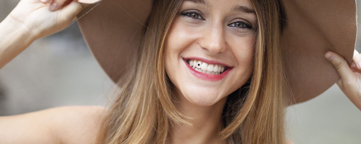 La nueva moda: tatuajes dentales.