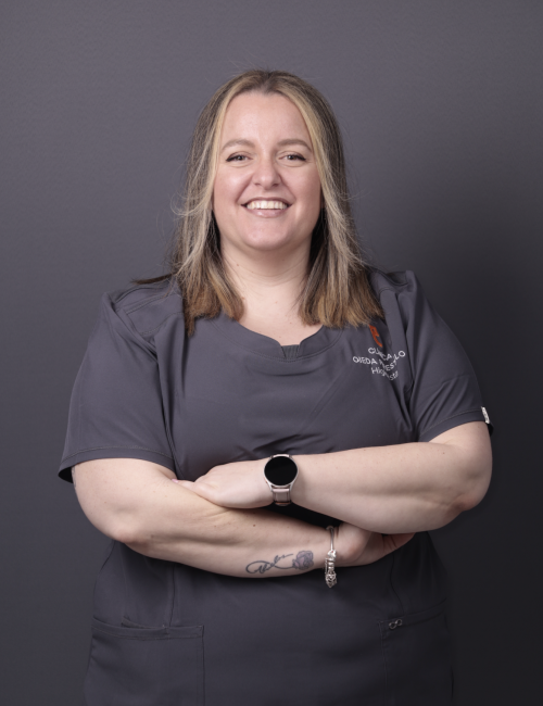  Idaira Carmen González Herrera, Cordinadora e higienista en la Clínica Ojeda Perestelo, encargada del cuidado y mantenimiento de la salud bucodental.
